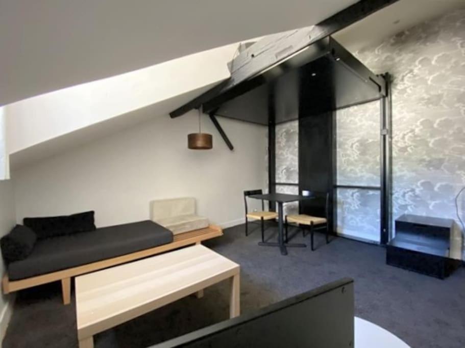 Superbe Studio Avec Terrasse - Cathedrale Nantes Luaran gambar